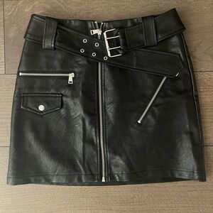 Top Shop pleather mini with silver hardware size 6